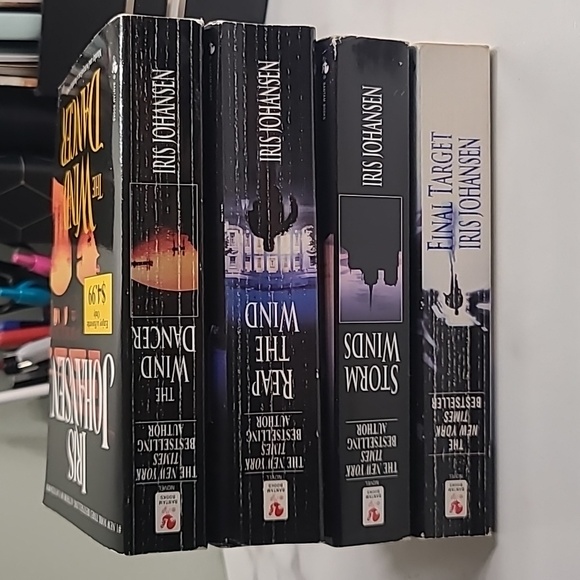 Iris Johansen Book Series: The Wind Dancer - Picture 2 of 6